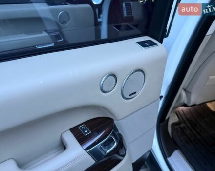 Белый Ленд Ровер Рендж Ровер, объемом двигателя 2.99 л и пробегом 161 тыс. км за 33800 $, фото 88 на Automoto.ua