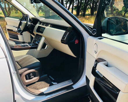 Белый Ленд Ровер Рендж Ровер, объемом двигателя 2.99 л и пробегом 156 тыс. км за 47000 $, фото 5 на Automoto.ua