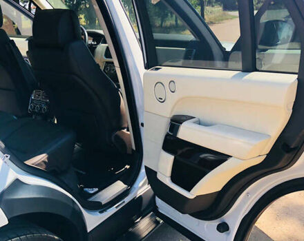 Белый Ленд Ровер Рендж Ровер, объемом двигателя 2.99 л и пробегом 156 тыс. км за 47000 $, фото 14 на Automoto.ua