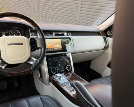 Белый Ленд Ровер Рендж Ровер, объемом двигателя 2.99 л и пробегом 187 тыс. км за 45000 $, фото 10 на Automoto.ua