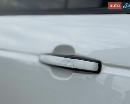 Белый Ленд Ровер Рендж Ровер, объемом двигателя 4.4 л и пробегом 115 тыс. км за 47950 $, фото 17 на Automoto.ua