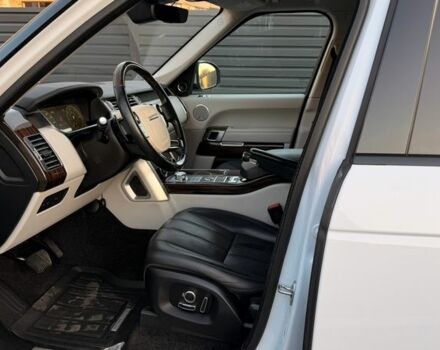 Белый Ленд Ровер Рендж Ровер, объемом двигателя 2.99 л и пробегом 187 тыс. км за 45000 $, фото 11 на Automoto.ua