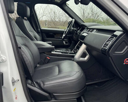 Белый Ленд Ровер Рендж Ровер, объемом двигателя 3 л и пробегом 70 тыс. км за 59000 $, фото 28 на Automoto.ua