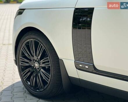 Белый Ленд Ровер Рендж Ровер, объемом двигателя 5 л и пробегом 40 тыс. км за 95000 $, фото 4 на Automoto.ua