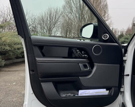 Белый Ленд Ровер Рендж Ровер, объемом двигателя 3 л и пробегом 70 тыс. км за 59000 $, фото 12 на Automoto.ua