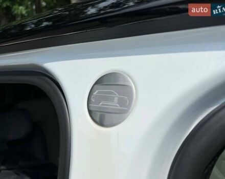 Белый Ленд Ровер Рендж Ровер, объемом двигателя 5 л и пробегом 40 тыс. км за 95000 $, фото 7 на Automoto.ua