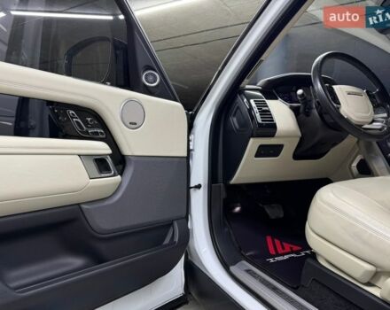 Білий Ленд Ровер Рендж Ровер, об'ємом двигуна 5 л та пробігом 82 тис. км за 54500 $, фото 18 на Automoto.ua