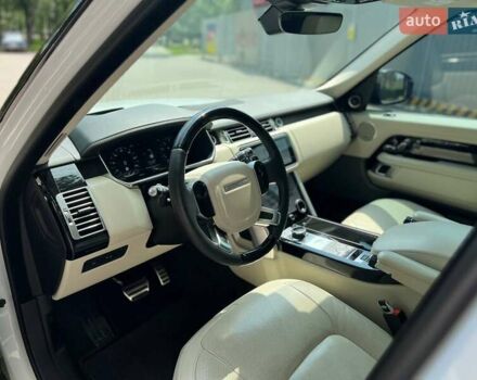 Белый Ленд Ровер Рендж Ровер, объемом двигателя 5 л и пробегом 40 тыс. км за 95000 $, фото 14 на Automoto.ua