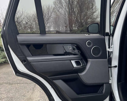 Белый Ленд Ровер Рендж Ровер, объемом двигателя 3 л и пробегом 70 тыс. км за 59000 $, фото 17 на Automoto.ua