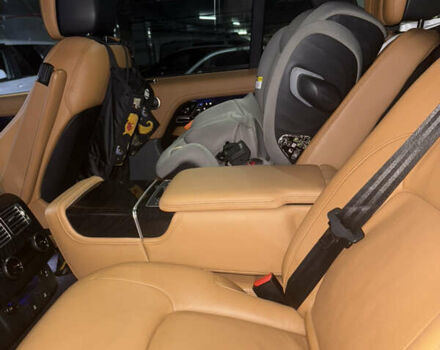 Белый Ленд Ровер Рендж Ровер, объемом двигателя 4.37 л и пробегом 102 тыс. км за 67500 $, фото 5 на Automoto.ua