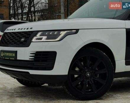 Белый Ленд Ровер Рендж Ровер, объемом двигателя 4.37 л и пробегом 105 тыс. км за 64999 $, фото 7 на Automoto.ua