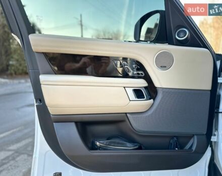 Білий Ленд Ровер Рендж Ровер, об'ємом двигуна 5 л та пробігом 95 тис. км за 65000 $, фото 12 на Automoto.ua