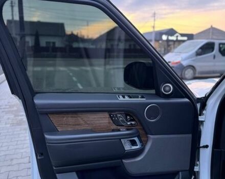 Белый Ленд Ровер Рендж Ровер, объемом двигателя 4.37 л и пробегом 130 тыс. км за 65000 $, фото 4 на Automoto.ua