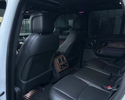 Белый Ленд Ровер Рендж Ровер, объемом двигателя 4.37 л и пробегом 130 тыс. км за 65000 $, фото 6 на Automoto.ua