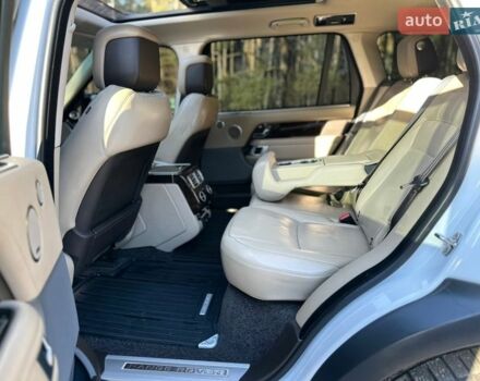 Білий Ленд Ровер Рендж Ровер, об'ємом двигуна 5 л та пробігом 95 тис. км за 65000 $, фото 15 на Automoto.ua