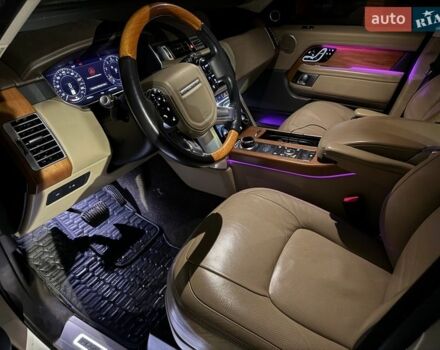 Білий Ленд Ровер Рендж Ровер, об'ємом двигуна 5 л та пробігом 79 тис. км за 68000 $, фото 15 на Automoto.ua