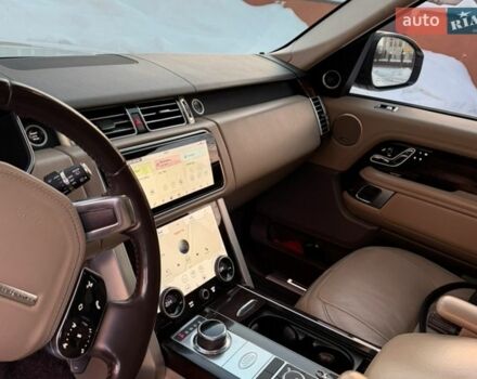 Білий Ленд Ровер Рендж Ровер, об'ємом двигуна 5 л та пробігом 97 тис. км за 65000 $, фото 10 на Automoto.ua