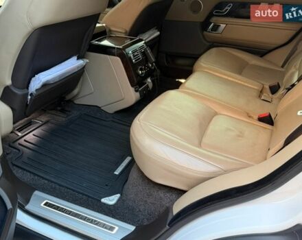 Білий Ленд Ровер Рендж Ровер, об'ємом двигуна 5 л та пробігом 97 тис. км за 65000 $, фото 12 на Automoto.ua