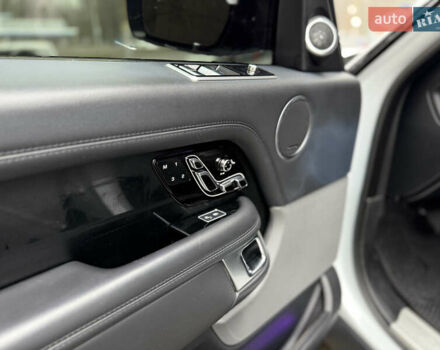 Белый Ленд Ровер Рендж Ровер, объемом двигателя 3 л и пробегом 165 тыс. км за 57500 $, фото 21 на Automoto.ua