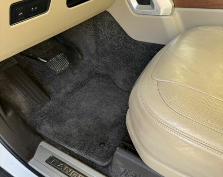 Білий Ленд Ровер Рендж Ровер, об'ємом двигуна 5 л та пробігом 80 тис. км за 66700 $, фото 16 на Automoto.ua