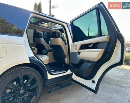 Білий Ленд Ровер Рендж Ровер, об'ємом двигуна 5 л та пробігом 95 тис. км за 65000 $, фото 4 на Automoto.ua