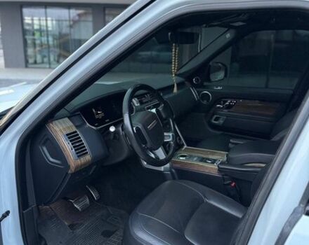 Белый Ленд Ровер Рендж Ровер, объемом двигателя 4.37 л и пробегом 130 тыс. км за 65000 $, фото 7 на Automoto.ua