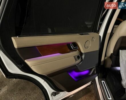 Білий Ленд Ровер Рендж Ровер, об'ємом двигуна 5 л та пробігом 79 тис. км за 68000 $, фото 20 на Automoto.ua