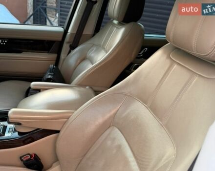 Білий Ленд Ровер Рендж Ровер, об'ємом двигуна 5 л та пробігом 97 тис. км за 65000 $, фото 9 на Automoto.ua