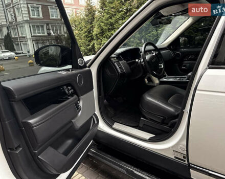 Білий Ленд Ровер Рендж Ровер, об'ємом двигуна 3 л та пробігом 82 тис. км за 49900 $, фото 29 на Automoto.ua