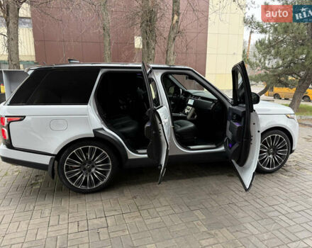 Белый Ленд Ровер Рендж Ровер, объемом двигателя 3 л и пробегом 165 тыс. км за 57500 $, фото 25 на Automoto.ua