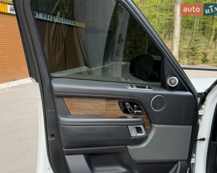 Белый Ленд Ровер Рендж Ровер, объемом двигателя 4.4 л и пробегом 138 тыс. км за 69999 $, фото 13 на Automoto.ua