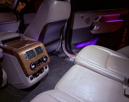 Білий Ленд Ровер Рендж Ровер, об'ємом двигуна 5 л та пробігом 80 тис. км за 66700 $, фото 11 на Automoto.ua