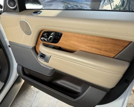 Білий Ленд Ровер Рендж Ровер, об'ємом двигуна 5 л та пробігом 80 тис. км за 66700 $, фото 19 на Automoto.ua