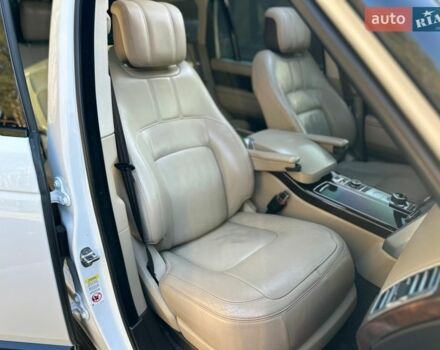 Білий Ленд Ровер Рендж Ровер, об'ємом двигуна 5 л та пробігом 95 тис. км за 65000 $, фото 22 на Automoto.ua