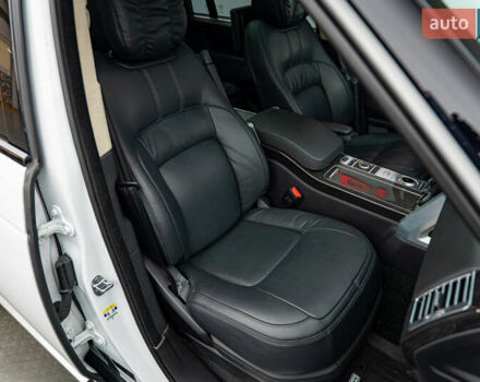 Білий Ленд Ровер Рендж Ровер, об'ємом двигуна 3 л та пробігом 75 тис. км за 69740 $, фото 22 на Automoto.ua