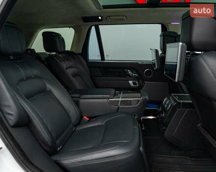 Білий Ленд Ровер Рендж Ровер, об'ємом двигуна 3 л та пробігом 75 тис. км за 69740 $, фото 24 на Automoto.ua