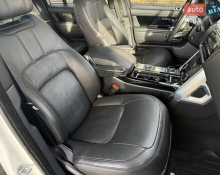 Белый Ленд Ровер Рендж Ровер, объемом двигателя 3 л и пробегом 123 тыс. км за 63000 $, фото 32 на Automoto.ua