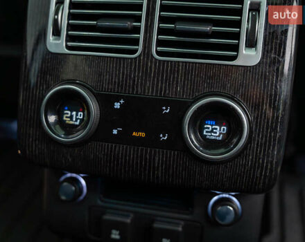 Білий Ленд Ровер Рендж Ровер, об'ємом двигуна 3 л та пробігом 75 тис. км за 69740 $, фото 29 на Automoto.ua