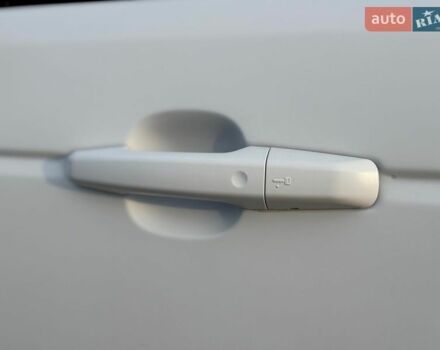 Белый Ленд Ровер Рендж Ровер, объемом двигателя 5 л и пробегом 72 тыс. км за 75990 $, фото 14 на Automoto.ua