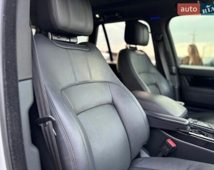 Белый Ленд Ровер Рендж Ровер, объемом двигателя 5 л и пробегом 72 тыс. км за 75990 $, фото 47 на Automoto.ua