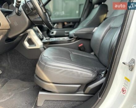 Белый Ленд Ровер Рендж Ровер, объемом двигателя 5 л и пробегом 72 тыс. км за 75990 $, фото 26 на Automoto.ua