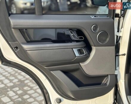 Белый Ленд Ровер Рендж Ровер, объемом двигателя 5 л и пробегом 72 тыс. км за 75990 $, фото 31 на Automoto.ua