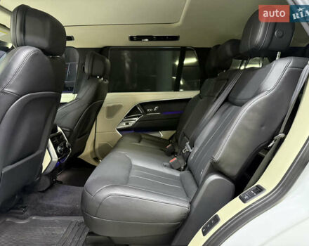 Білий Ленд Ровер Рендж Ровер, об'ємом двигуна 4.39 л та пробігом 51 тис. км за 150000 $, фото 22 на Automoto.ua