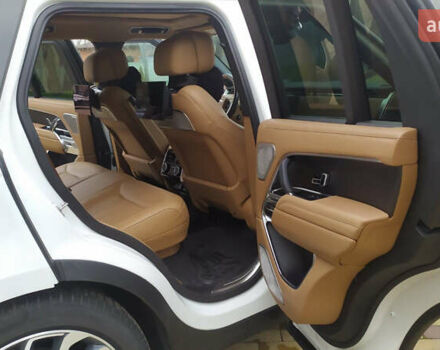 Белый Ленд Ровер Рендж Ровер, объемом двигателя 4.39 л и пробегом 115 тыс. км за 137000 $, фото 47 на Automoto.ua