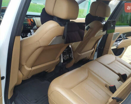 Белый Ленд Ровер Рендж Ровер, объемом двигателя 4.39 л и пробегом 115 тыс. км за 137000 $, фото 45 на Automoto.ua