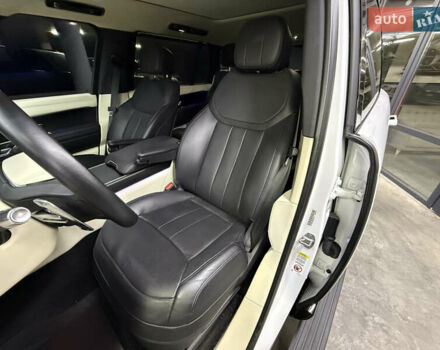 Білий Ленд Ровер Рендж Ровер, об'ємом двигуна 4.39 л та пробігом 51 тис. км за 150000 $, фото 17 на Automoto.ua