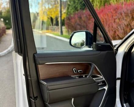 Білий Ленд Ровер Рендж Ровер, об'ємом двигуна 4.4 л та пробігом 44 тис. км за 163000 $, фото 16 на Automoto.ua