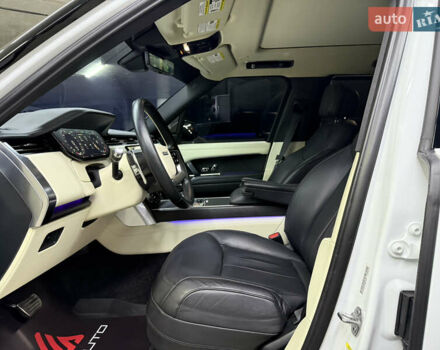 Білий Ленд Ровер Рендж Ровер, об'ємом двигуна 4.39 л та пробігом 51 тис. км за 150000 $, фото 19 на Automoto.ua