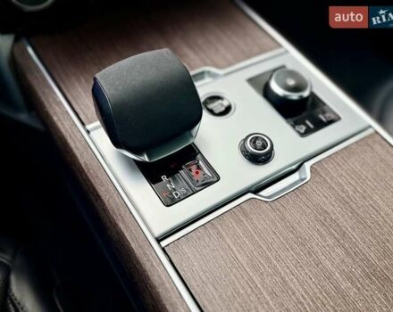 Білий Ленд Ровер Рендж Ровер, об'ємом двигуна 4.4 л та пробігом 47 тис. км за 163000 $, фото 24 на Automoto.ua