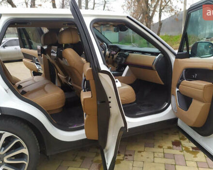 Белый Ленд Ровер Рендж Ровер, объемом двигателя 4.39 л и пробегом 115 тыс. км за 137000 $, фото 28 на Automoto.ua